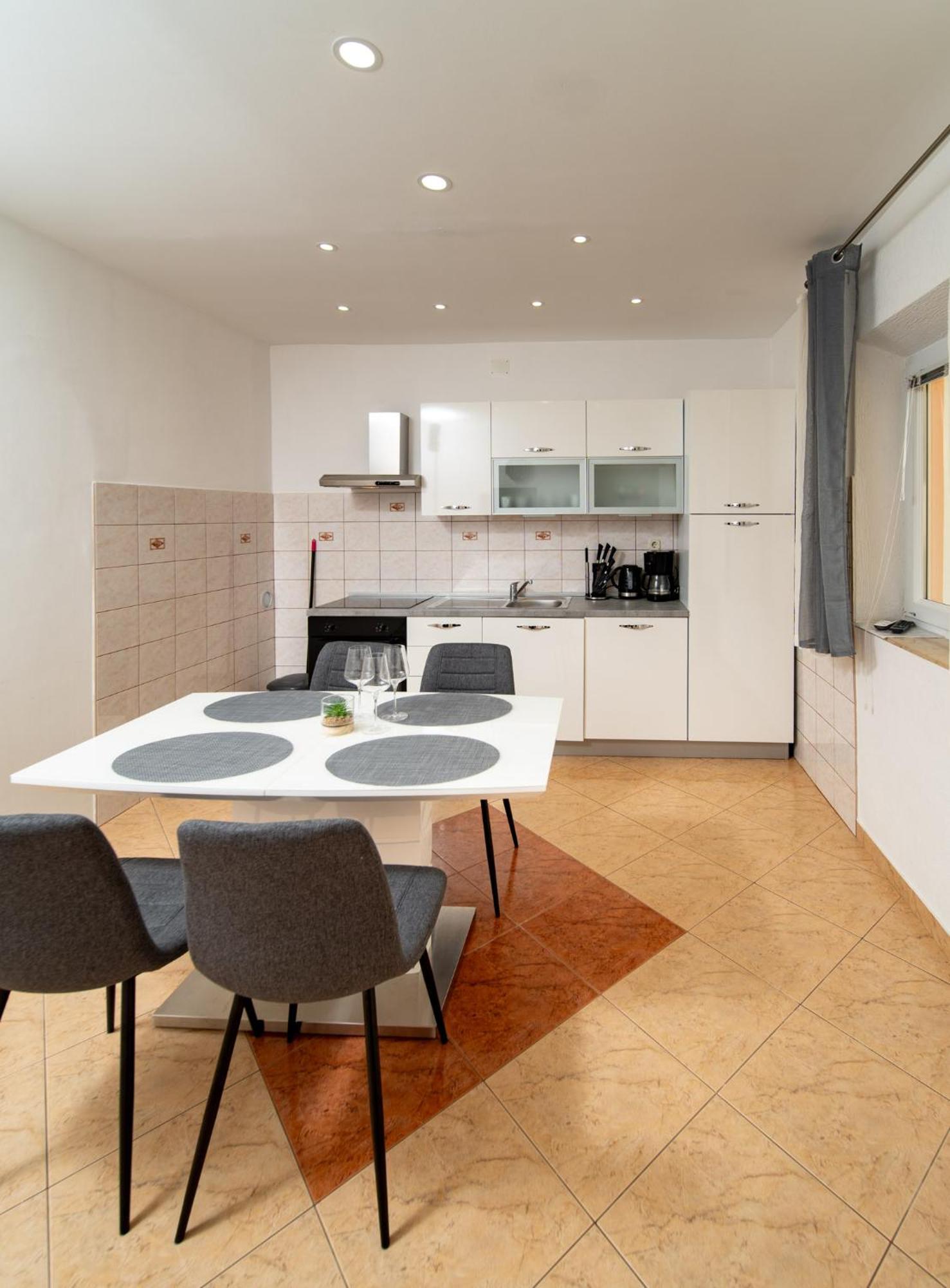 Apartments Lores Rab Town Extérieur photo