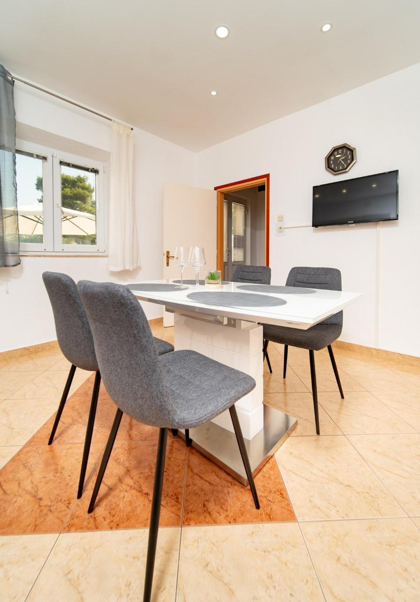 Apartments Lores Rab Town Extérieur photo